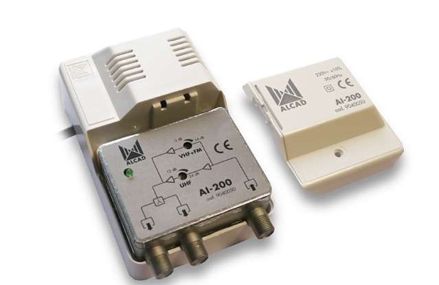 Детальное изображение товара "Усилитель квартирный Alcad AL-200  (1 вход, 2 выхода, UHF-VHF/СК, Кус = 24 дБ (~230В))" из каталога оборудования Антенна76